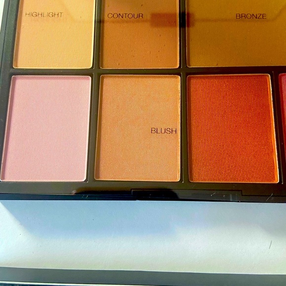 NARS  cheeks palette, contour, blush, highlights all in one palette, stylish !! - Picture 5 of 7